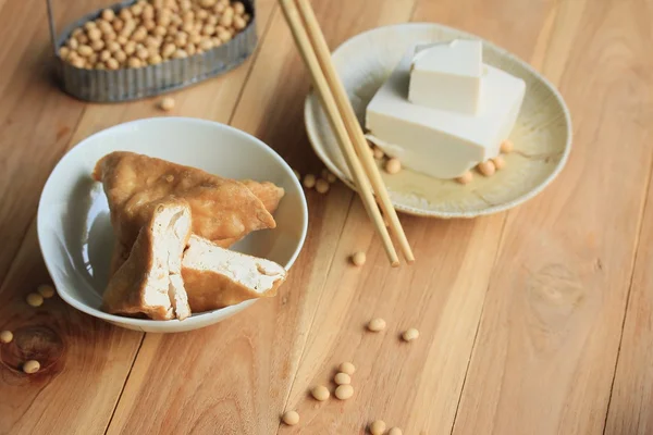 Tofu frito e sementes — Fotografia de Stock