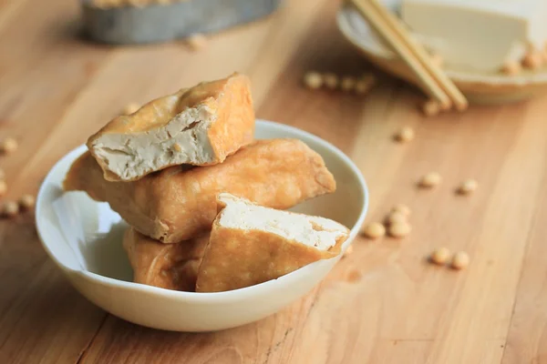 Жареный тофу и семена — стоковое фото