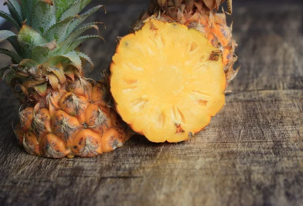 Verse ananas zoete vruchten — Stockfoto