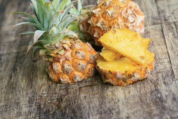 Verse ananas zoete vruchten — Stockfoto