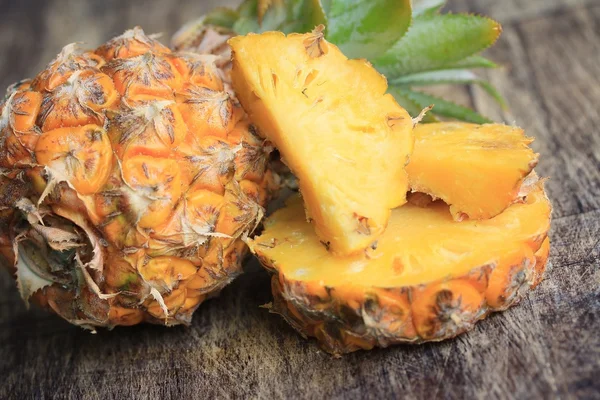 Verse ananas zoete vruchten — Stockfoto