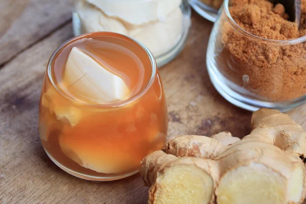 Soybean curd and fresh ginger — Stock Photo, Image