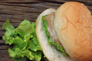 domates soslu hamburger