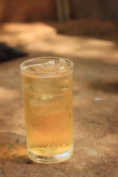 Пивний келих з льодом — стокове фото