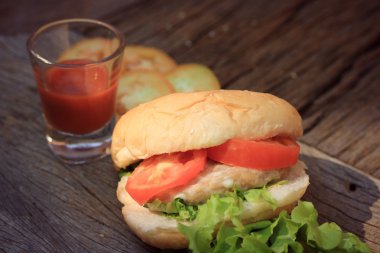 domates soslu hamburger