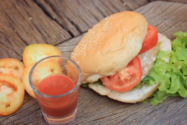 domates soslu hamburger