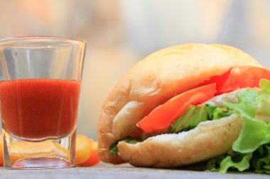 domates soslu hamburger