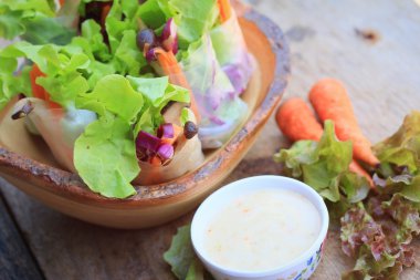 salata sebze ile rulo