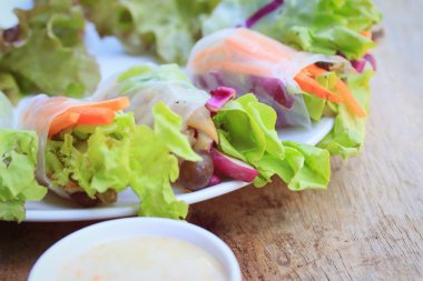 salata sebze ile rulo