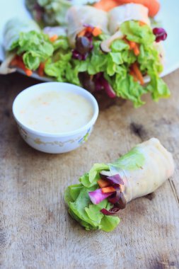 salata sebze ile rulo