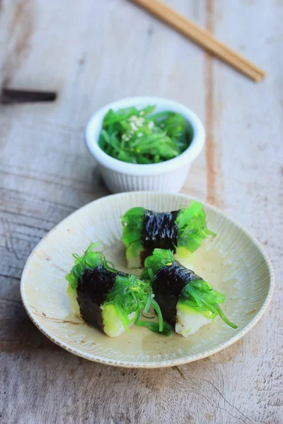 Sushi din alge marine - mâncare japoneză — Fotografie, imagine de stoc