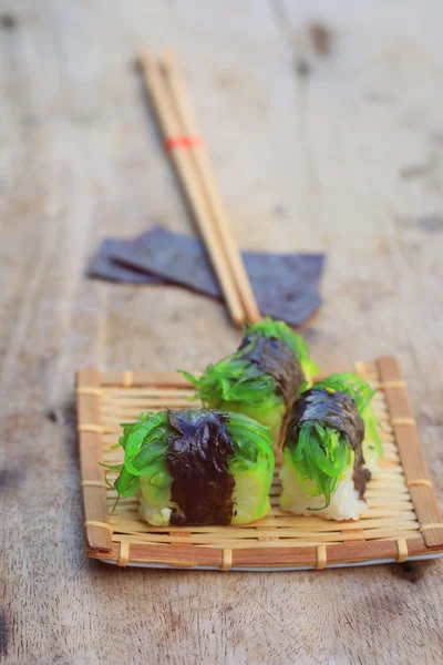 Sushi de algas marinas - Comida japonesa —  Fotos de Stock