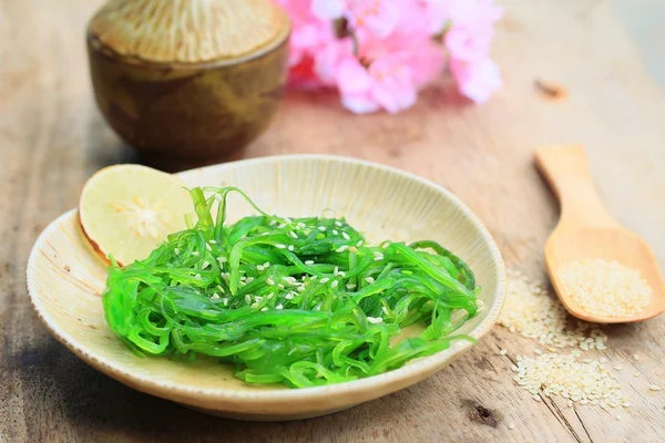 Salada de algas marinhas - comida japonesa — Fotografia de Stock