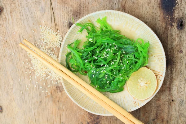 Salada de algas marinhas - comida japonesa — Fotografia de Stock