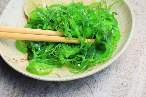Salát z mořských řas - japonské jídlo — Stock fotografie