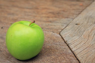 Yeşil elma ve kırmızı