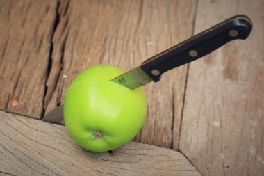 Yeşil elma ve kırmızı