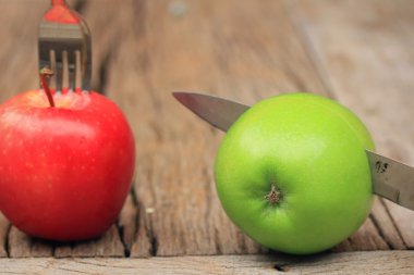 Yeşil elma ve kırmızı