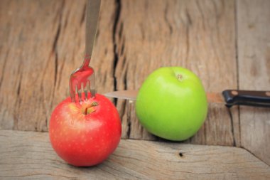 Yeşil elma ve kırmızı