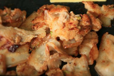 Peynirli ızgara domuz