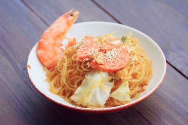 Karides ile Kore erişte