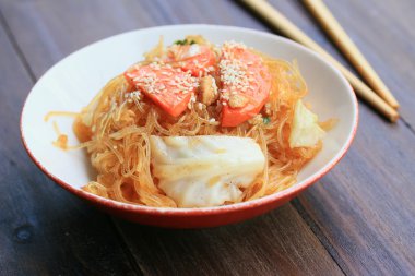 Karides ile Kore erişte