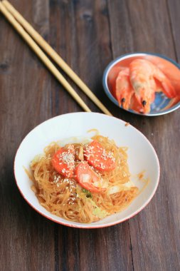 Karides ile Kore erişte