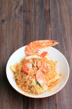 Karides ile Kore erişte