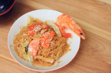 Karides ile Kore erişte