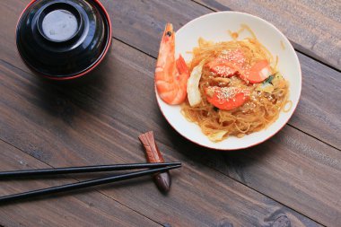 Karides ile Kore erişte