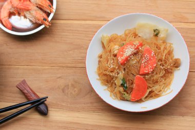 Karides ile Kore erişte