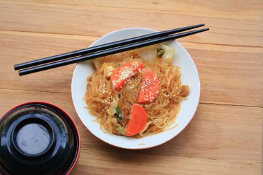 Karides ile Kore erişte