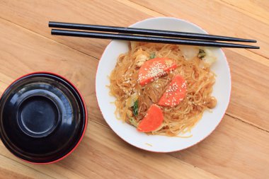 Karides ile Kore erişte