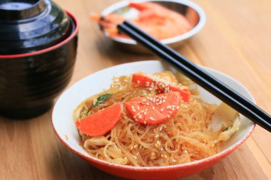 Karides ile Kore erişte