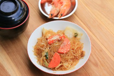 Karides ile Kore erişte