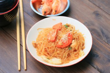 Karides ile Kore erişte