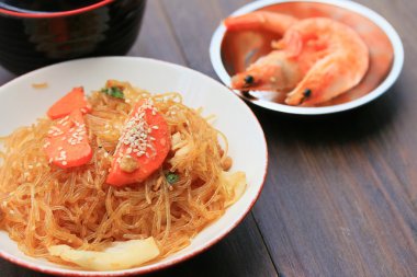 Karides ile Kore erişte