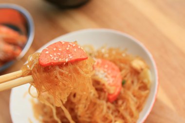 Karides ile Kore erişte