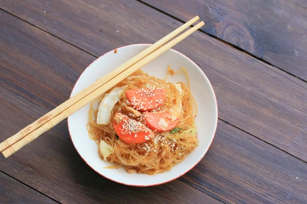 Корейская лапша с креветками — стоковое фото