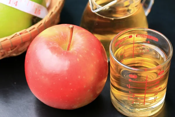 Apple juice and fruit — Stock Photo, Image