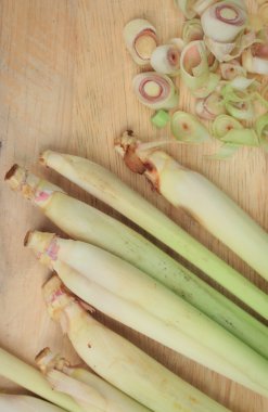 ahşap üzerinde Limon otu