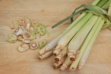 ahşap üzerinde Limon otu