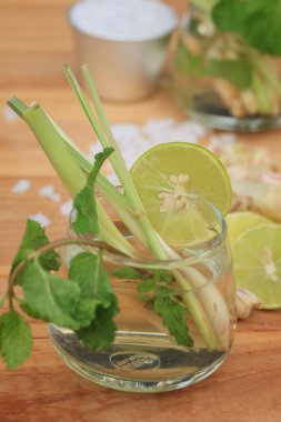 Herb içki limon otu