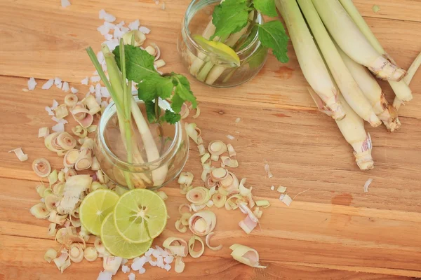 Herb içki limon otu