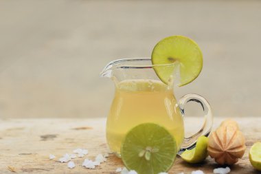 Herb içki limon suyu