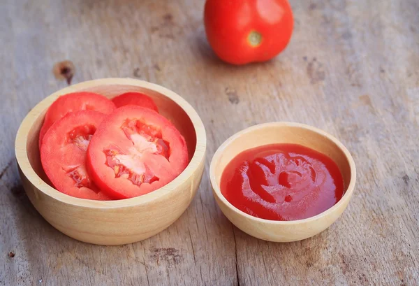 Tomato sauce and fresh — Stock Photo, Image