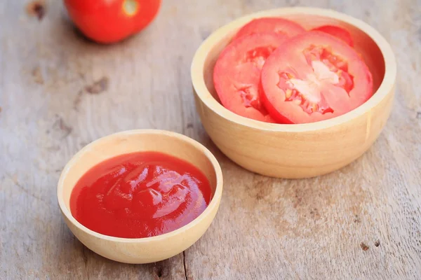 Tomato sauce and fresh — Stock Photo, Image