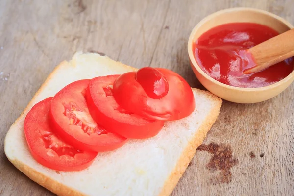 Salsa de tomate y fresco —  Fotos de Stock