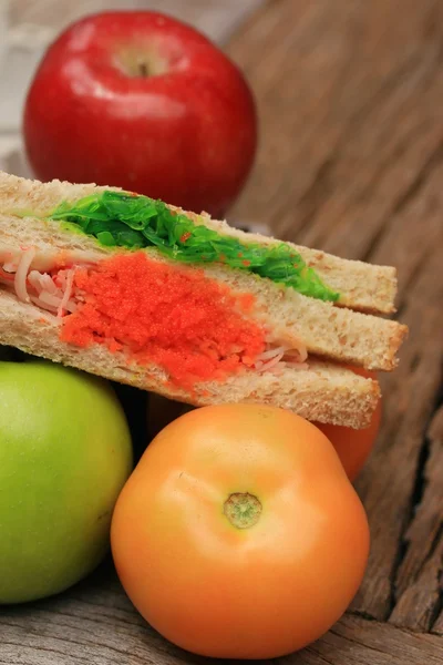 Sałatka z wodorostów i sandwich — Zdjęcie stockowe