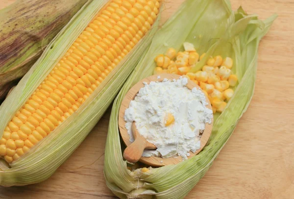 Harina de maíz y maíz fresco —  Fotos de Stock